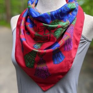 ❤️ Stunning Square Scarf #hundredsofscarves